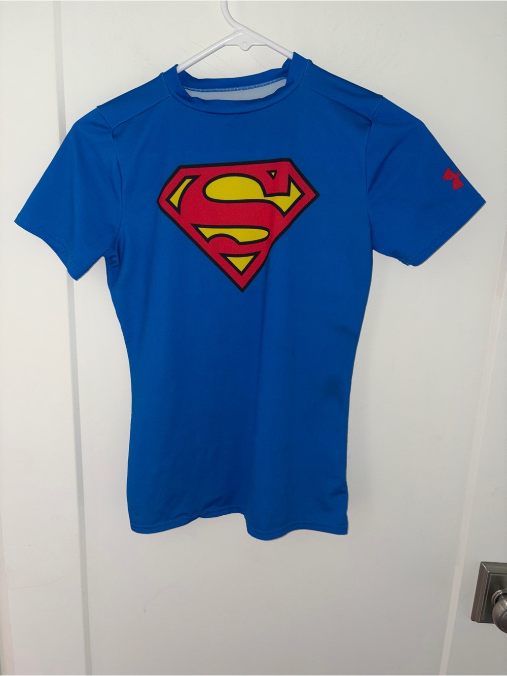 Under Armour heat gear fitted Superman short sleeve compression tee YLG EUC